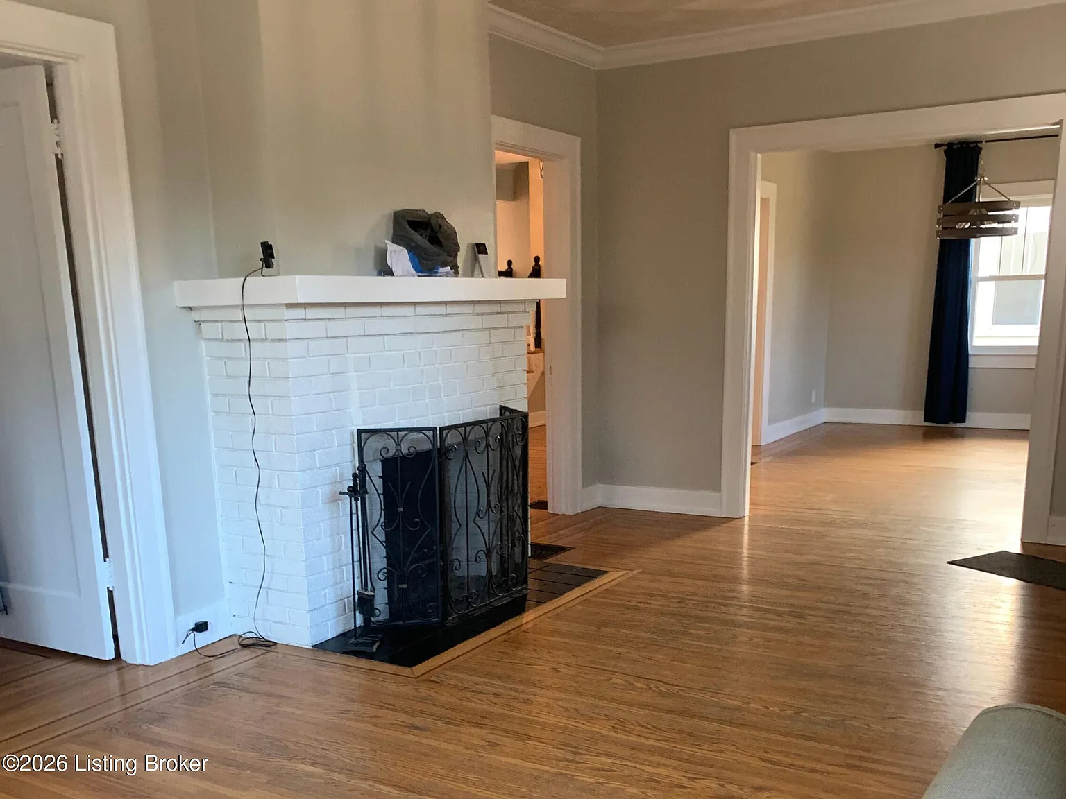 3 bed, 2.0 bath, 2747 sqft, $2,400 — Photo 2