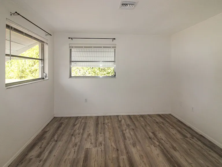 253 Alsace Ave — Photo 9
