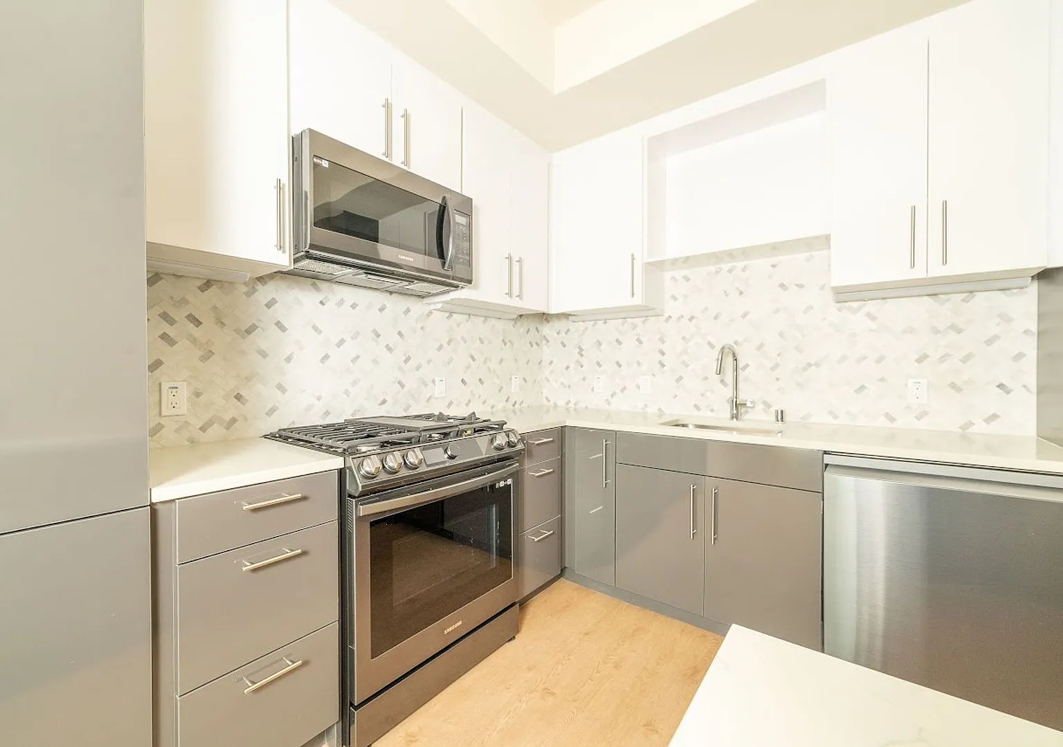 240 W Macarthur Blvd — Photo 3
