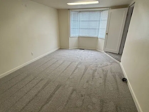 7330 15th Ave NW, Seattle, WA 98117