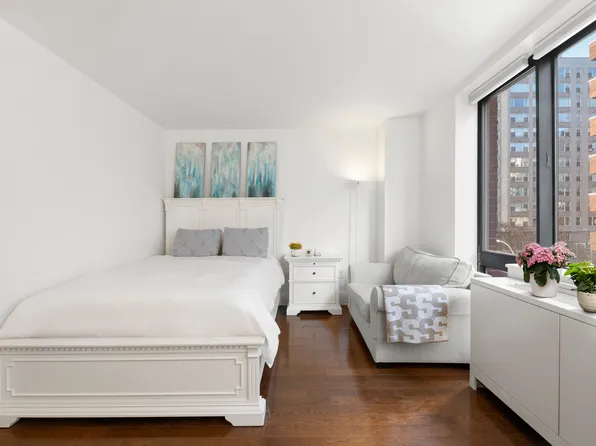 300 East 64th Street image 3 of 6