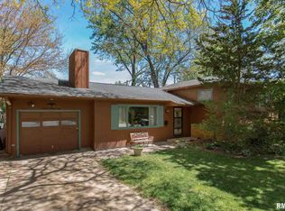 1631 Parkway Dr, Bettendorf, IA 52722