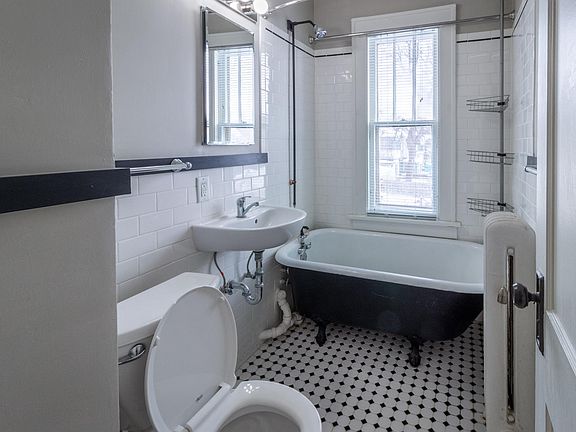 2nd image of 1702 Laurel Ave #8