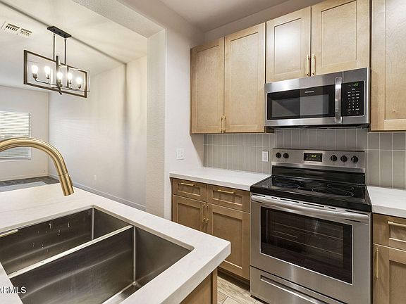 5th image of 1961 N HARTFORD Street #1140