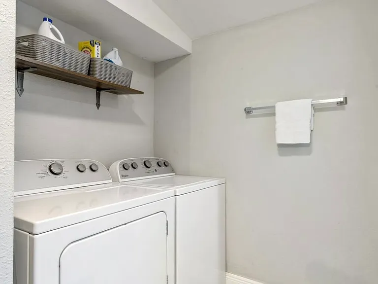 1010 E Knollwood St — Photo 10
