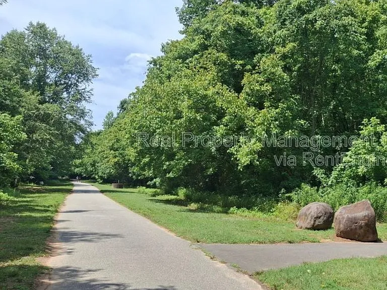 631 Mill Pond Ct — Photo 13