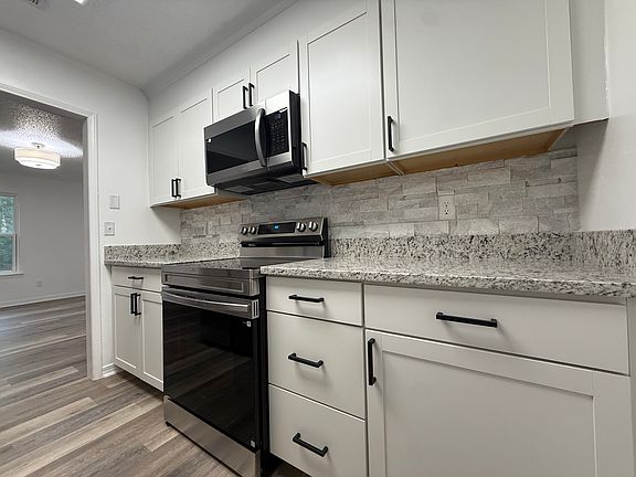 3rd image of 6481 Colonial Dr