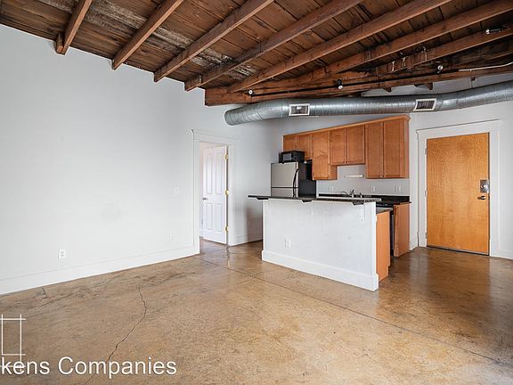 4th image of 893 N High St APT 202