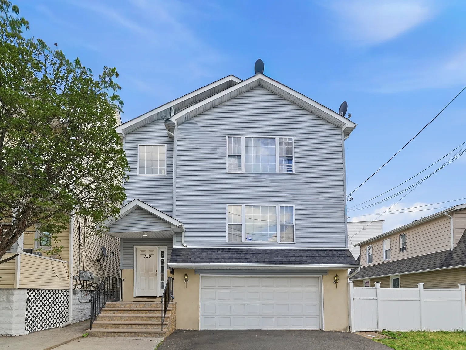 2 bed, $2,050 — Photo 1