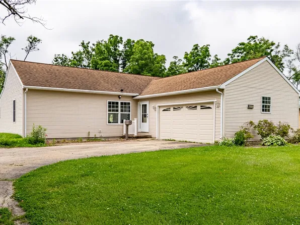 2008 Arthur Ave, Charleston, IL 61920