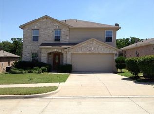 8056 Brook Ridge Dr, Fort Worth, TX 76120