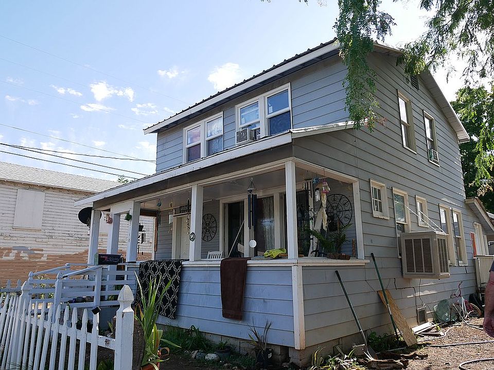 2nd image of 3140 Roseben Ave