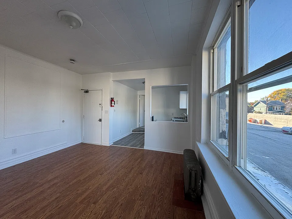 61 Montgomery St #4