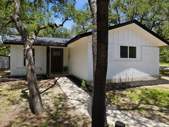 400 Wedgewood Way, Devine, TX 78016