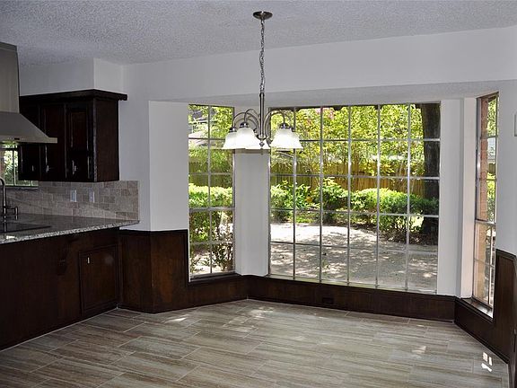 5th image of 15302 Poplar Grove Dr