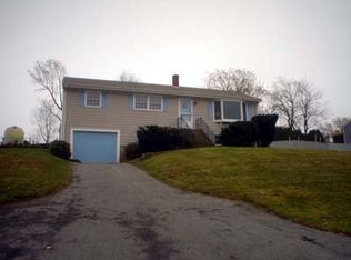 7 Algonquin Dr, Middletown, RI 02842