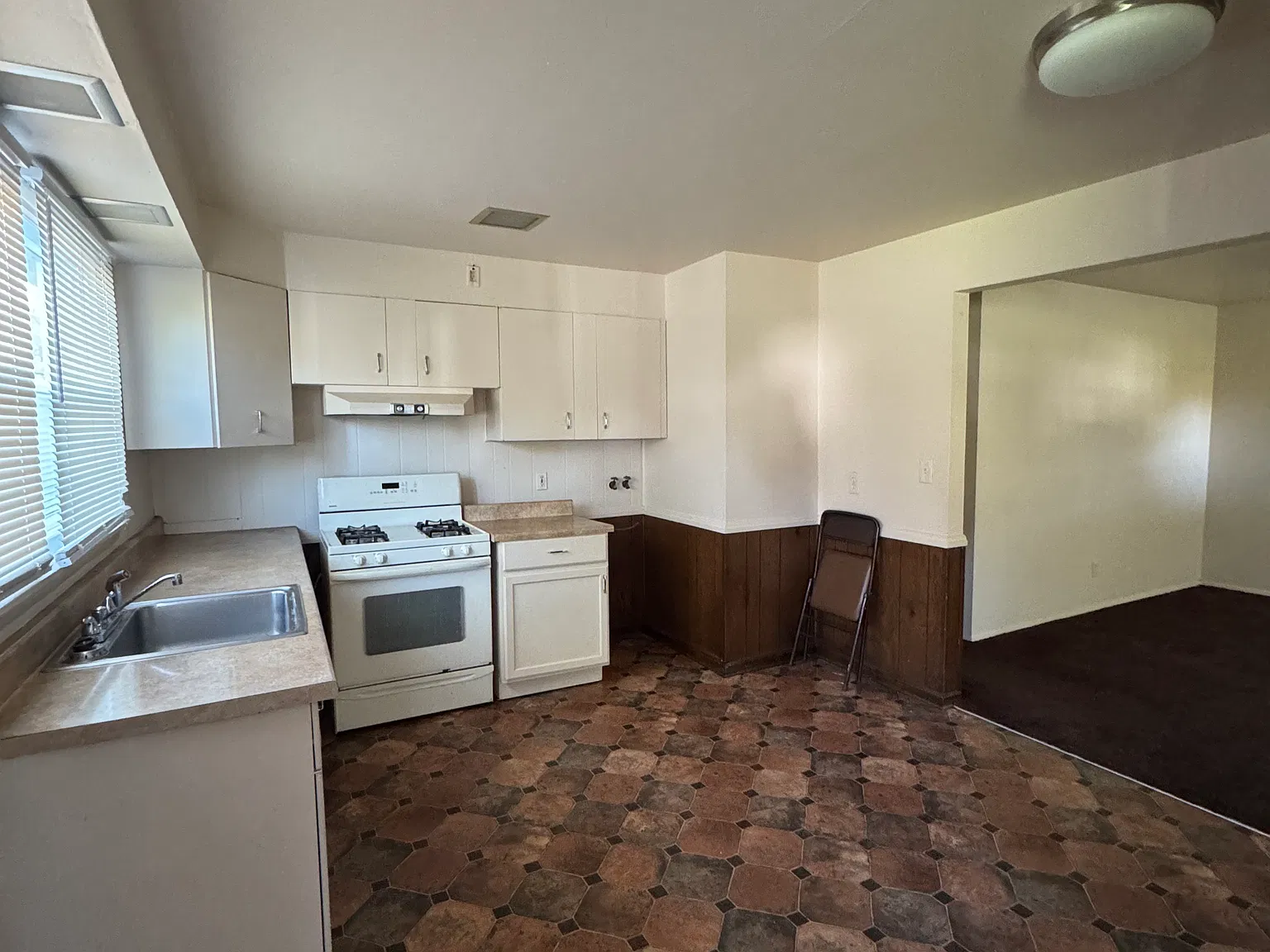 3 bed, 936 sqft, $1,250 — Photo 2