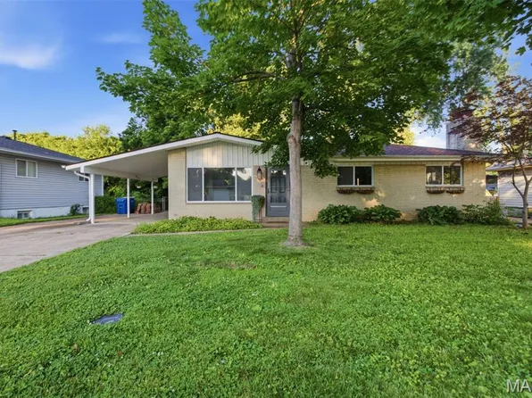 2720 Lakeport Dr, Maryland Heights, MO 63043