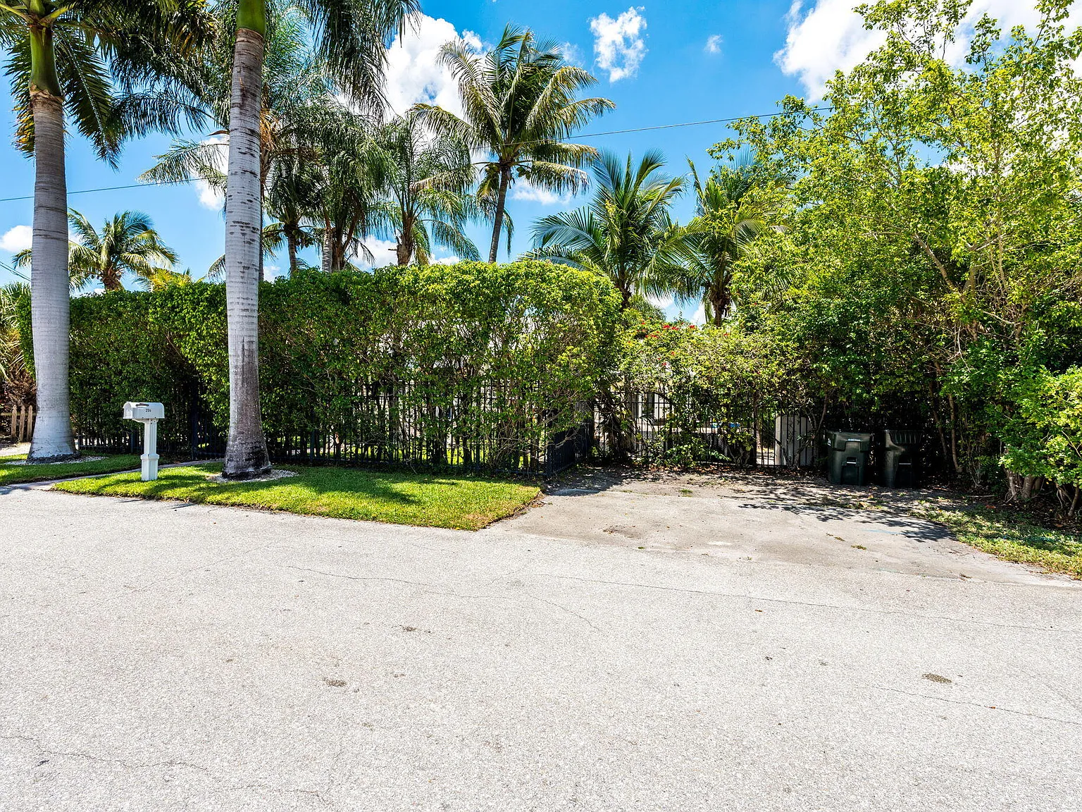 5 bed, 3.0 bath, 1589 sqft, $8,500 — Photo 3