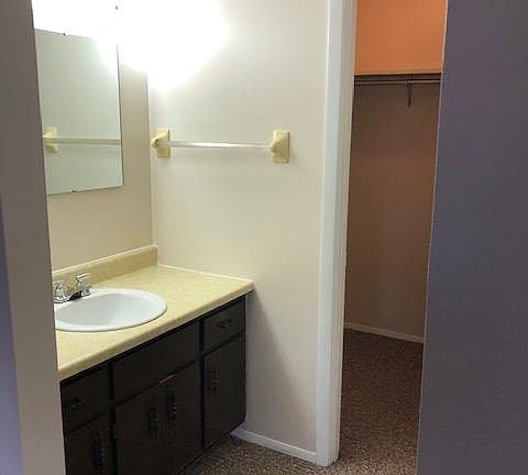 4th image of 1907 Strawberry St