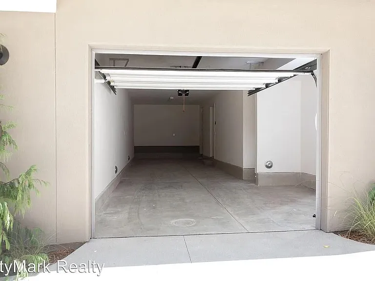 2059 5th Ave — Photo 12
