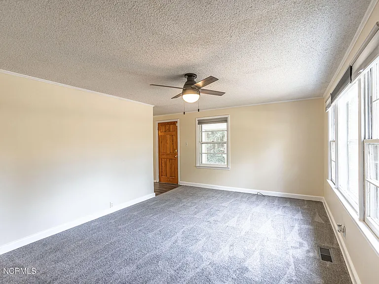 885 S Stephens St — Photo 6