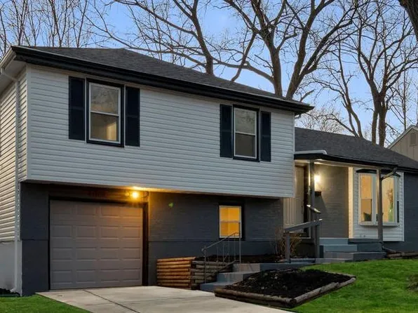 13310 Park Hills Dr, Grandview, MO 64030