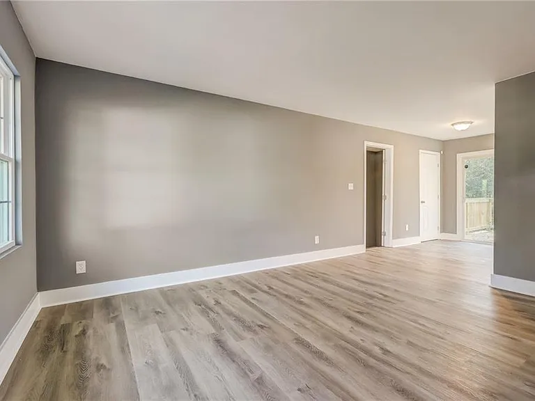 Elliott St NW — Photo 28