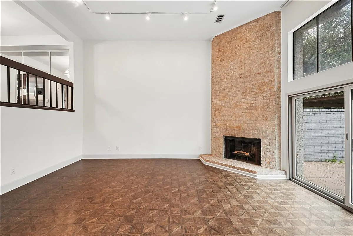 3 bed, 2.5 bath, 1835 sqft, $3,900 — Photo 4