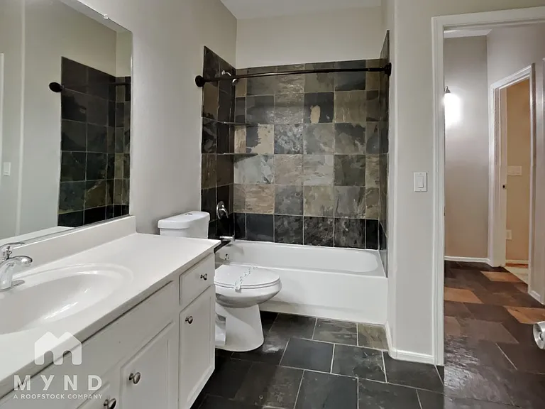 12206 W Lincoln St — Photo 25
