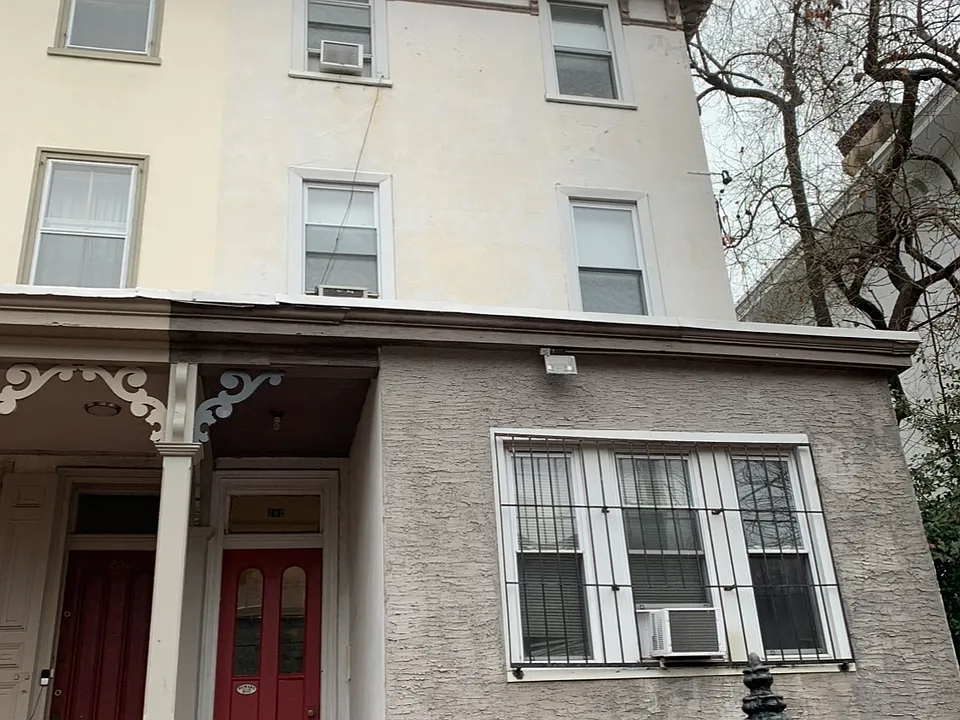 202 N 35th St #3F