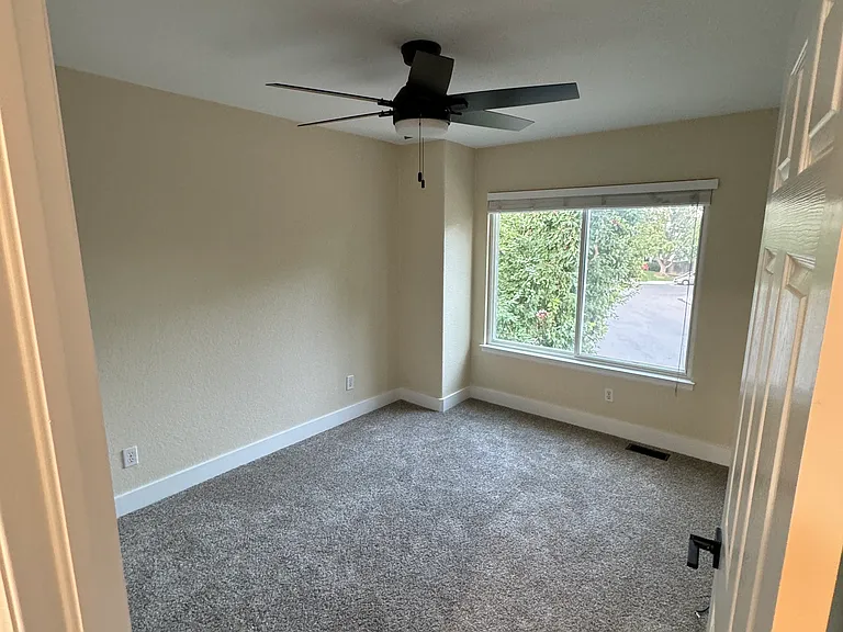 Second bedroom.