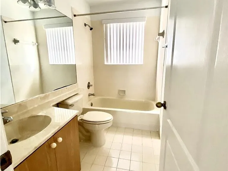 11135 NW 46th Dr — Photo 7
