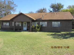 2614 E 2064 Rd, Hugo, OK 74743