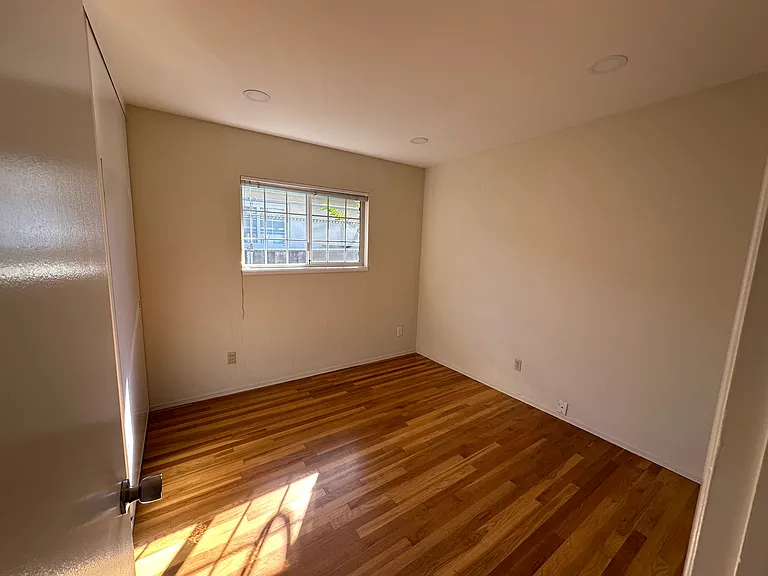 938 Hibiscus Ln — Photo 3