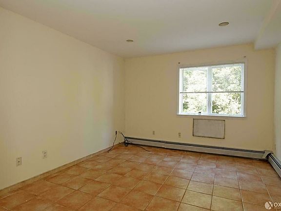4th image of 2646 29th St #2