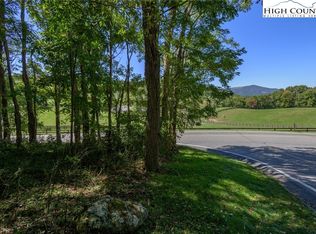 222 Knoll Ct, Banner Elk, NC 28604