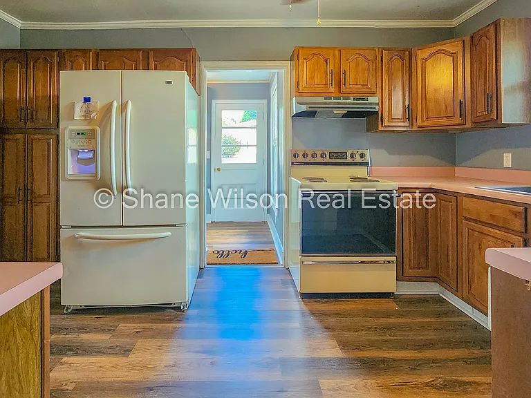 190 Cleveland St — Photo 5