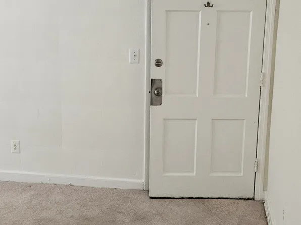 1110 N Kensington St #8, Arlington, VA 22205