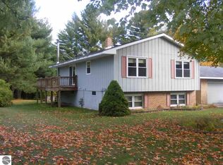 8133 Cherry Ln, Cadillac, MI 49601