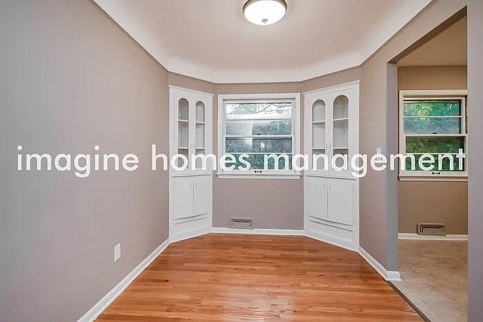3 bed, 1.0 bath, 1086 sqft, $1,989 — Photo 4