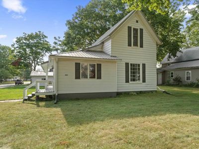 402 N Clark St, Nappanee, IN, 46550