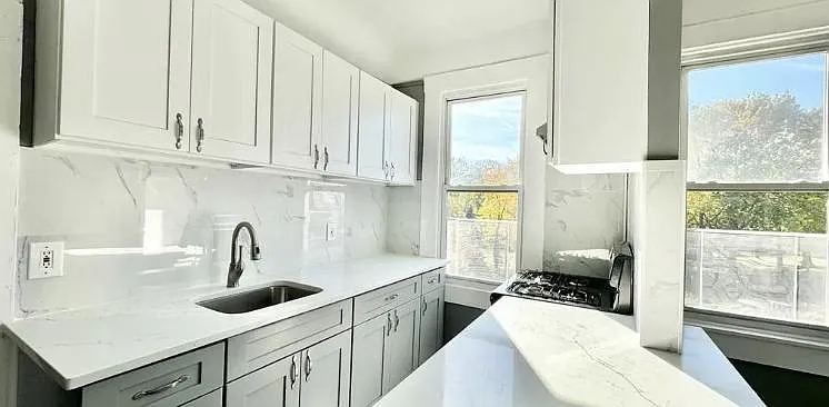 4 bed, 1.5 bath, 1200 sqft, $2,699 — Photo 2