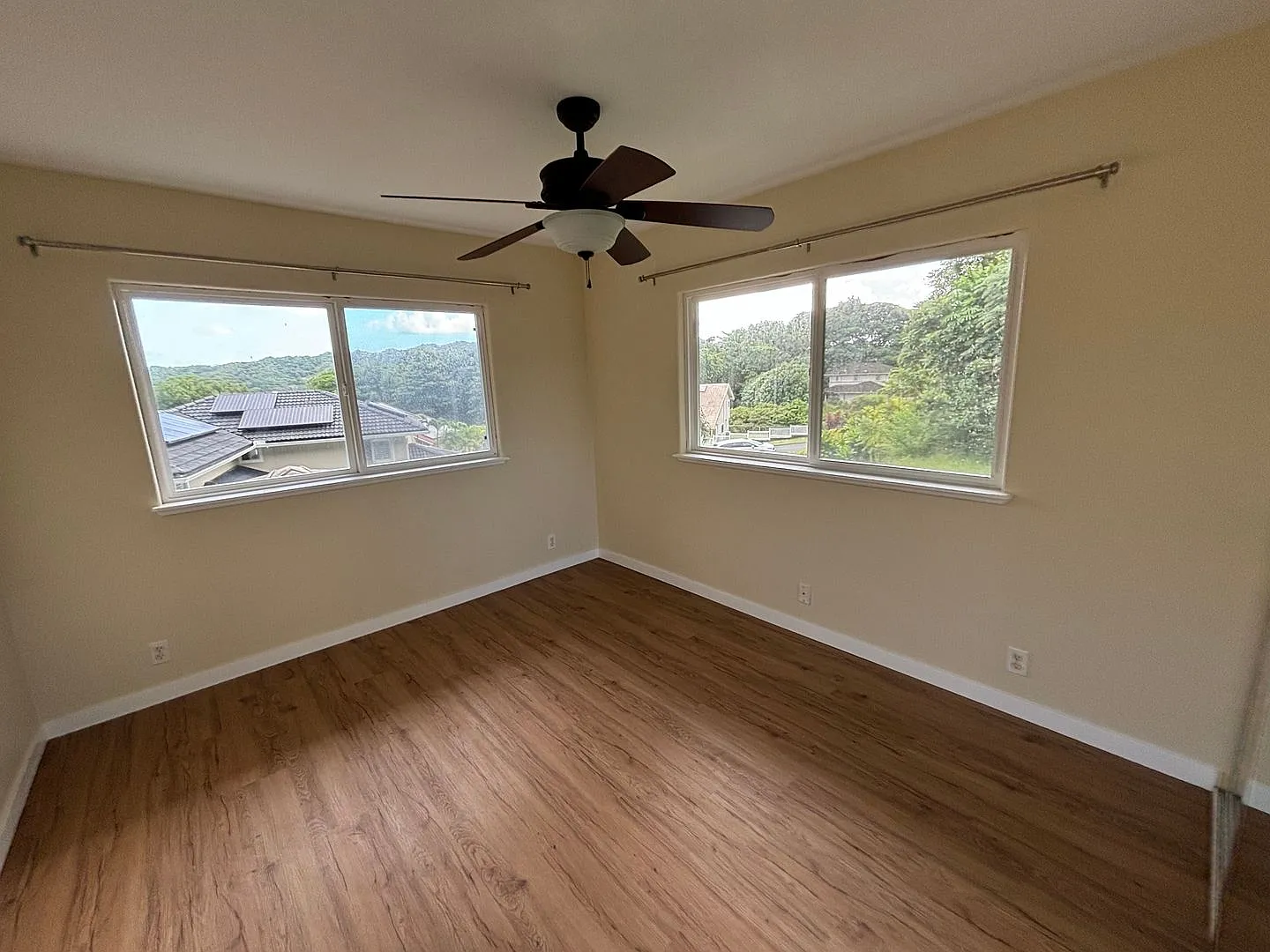 Beautiful 4-Bedroom Home in the Heart of Ahuimanu — Photo 3