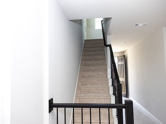 4th image of 525 Magellan Rd