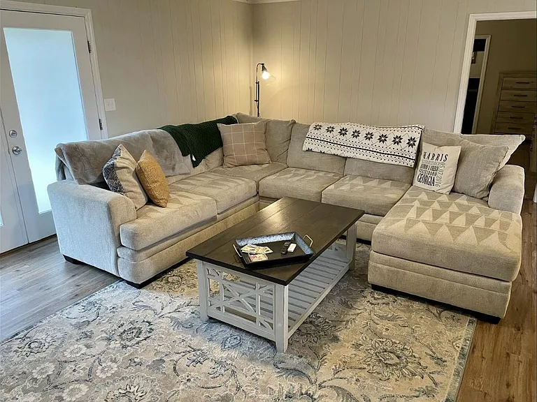 2411 Castlewood Dr — Photo 13