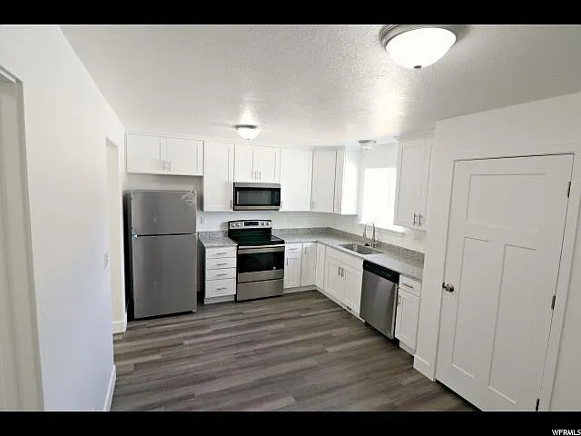 3 bed, 1200 sqft, $1,700 — Photo 2