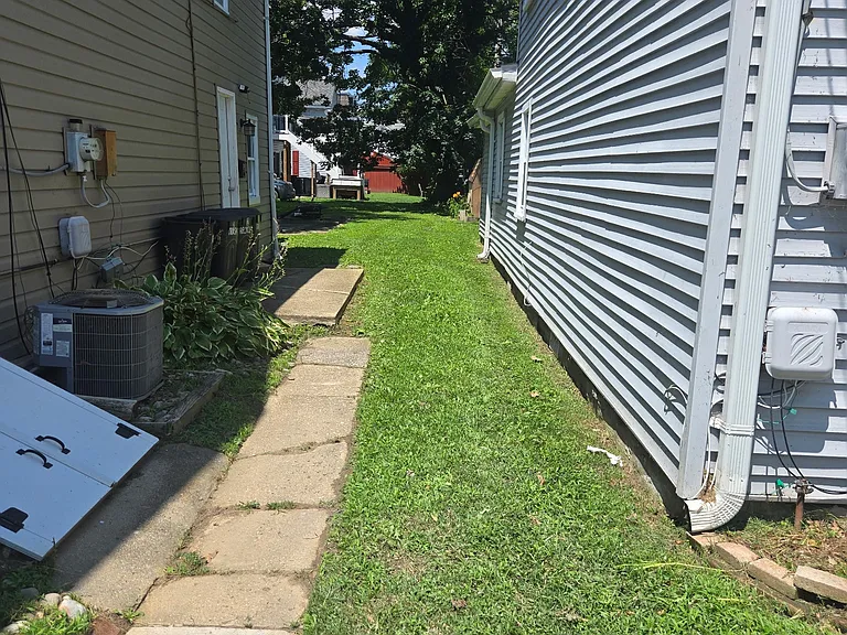 563 Pennington Ave — Photo 5