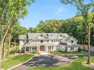 789 Colonial Rd, Franklin Lakes, NJ 07417