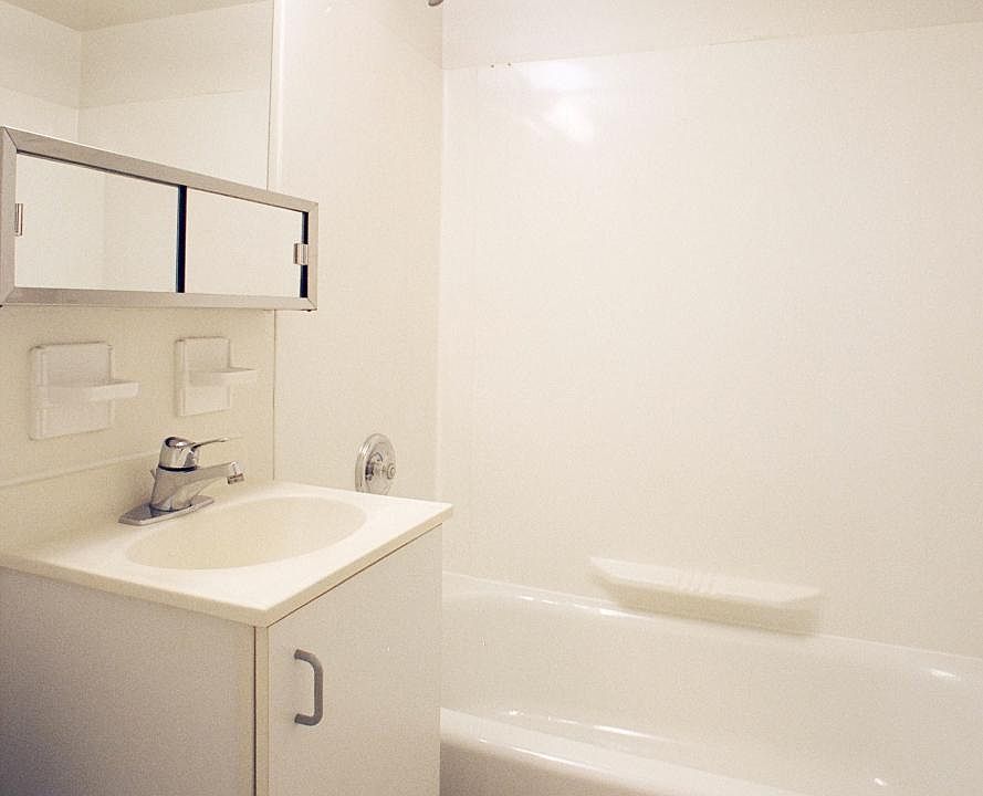2nd image of 507 Shady Ave APT C4